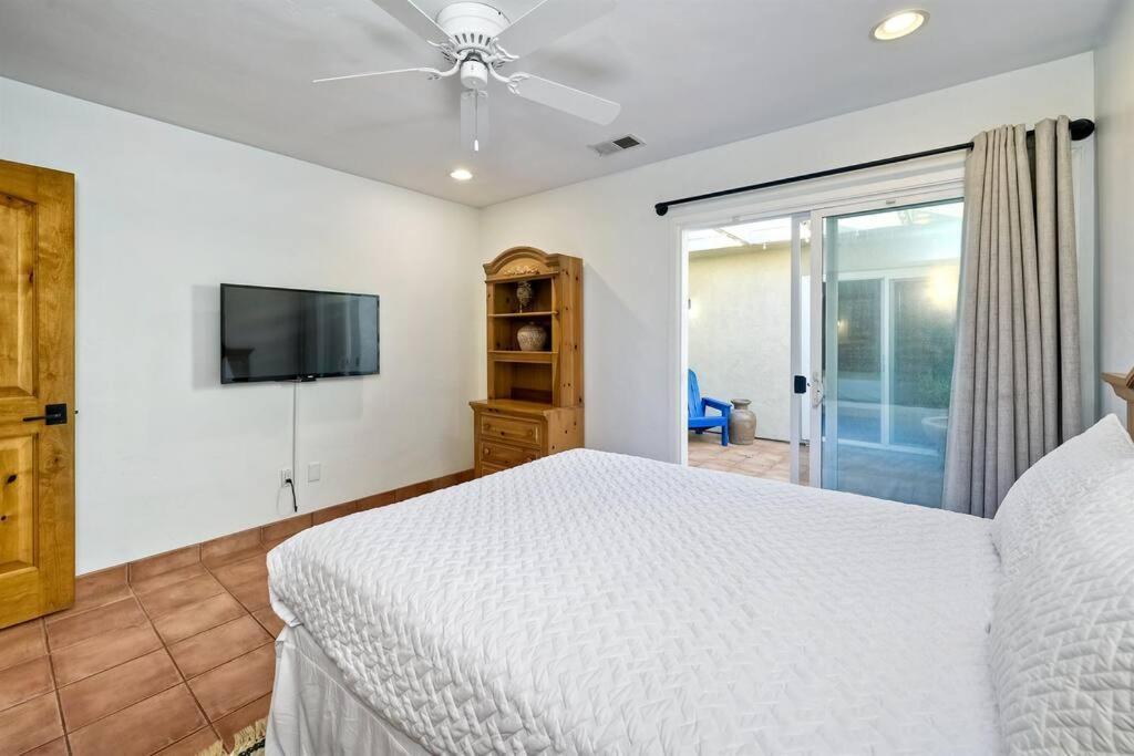 Great Group Retreat! Hacienda Decor, Spacious Floor Plan, Private Backyard 卡尔斯巴德 外观 照片