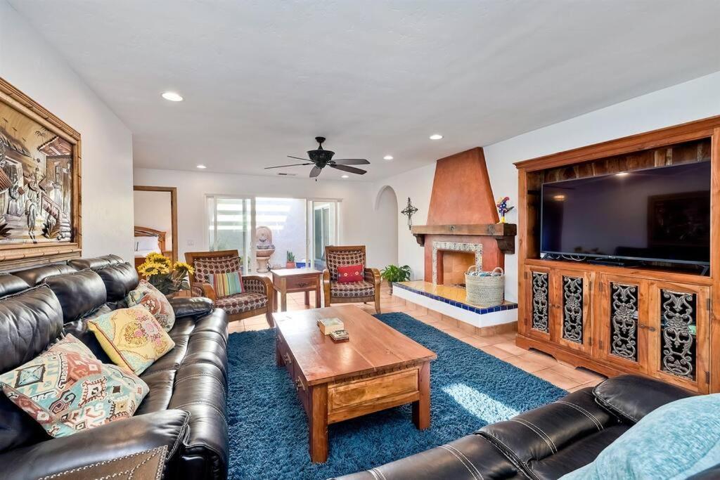 Great Group Retreat! Hacienda Decor, Spacious Floor Plan, Private Backyard 卡尔斯巴德 外观 照片