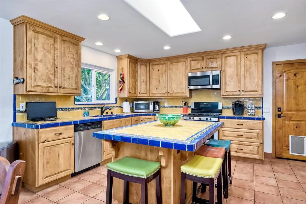 Great Group Retreat! Hacienda Decor, Spacious Floor Plan, Private Backyard 卡尔斯巴德 外观 照片